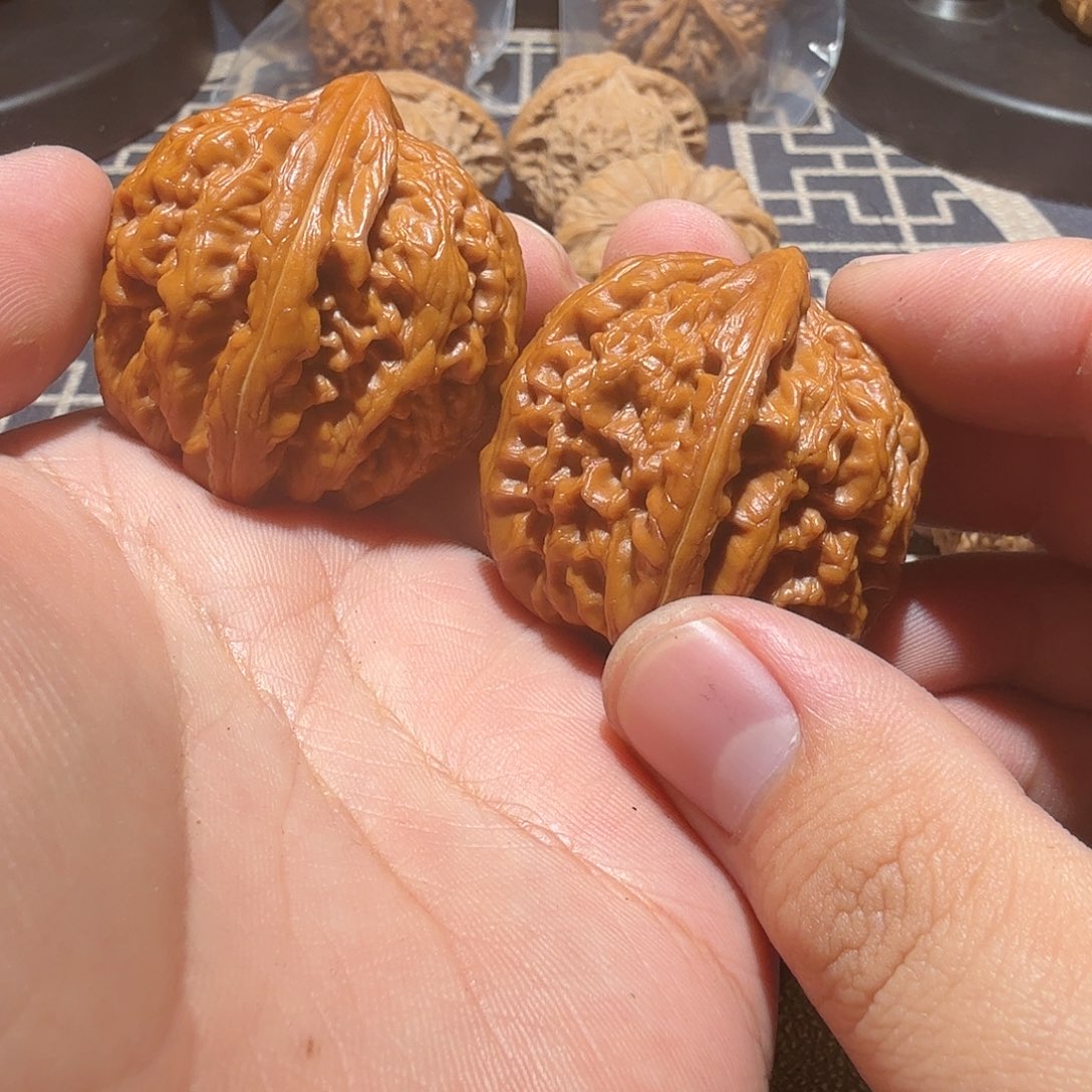 文玩核桃把件红锦鲤