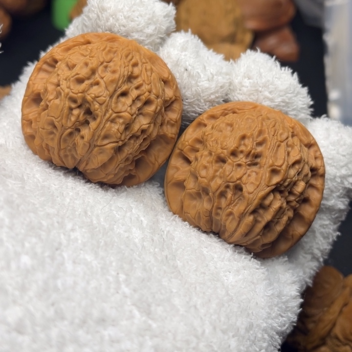 文玩核桃把件39尺【血麒麟】