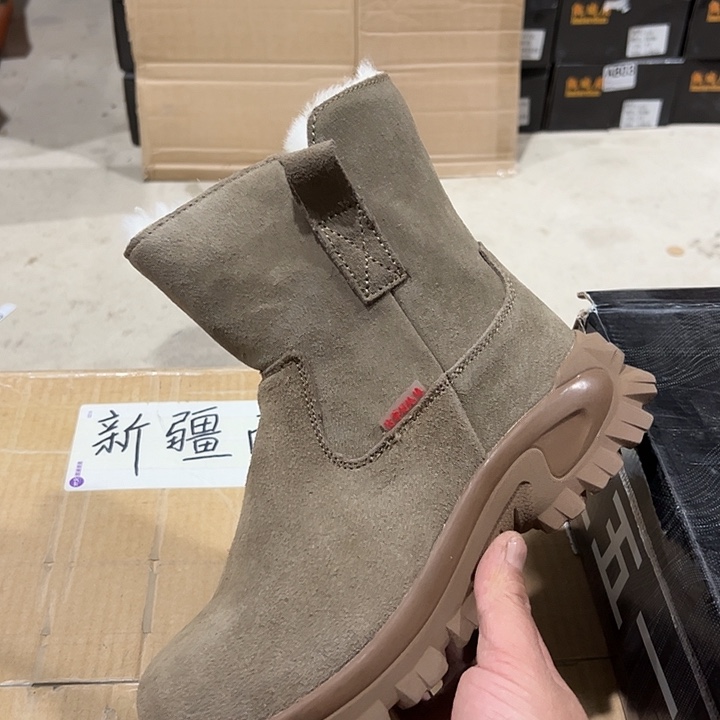 羊毛39码防砸防刺劳保鞋。