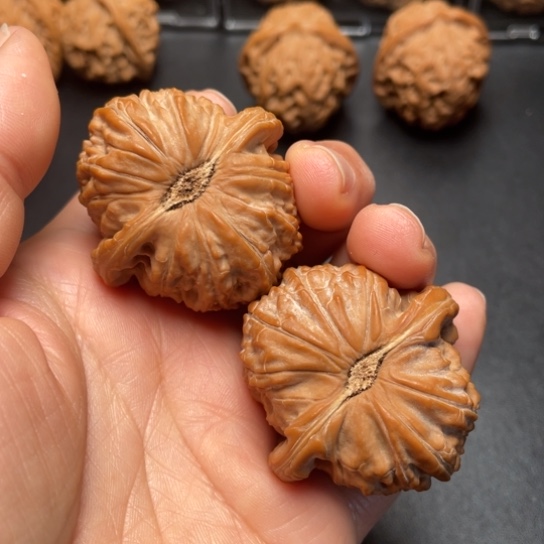 【闪购商品】把件文玩核桃H****生球白………