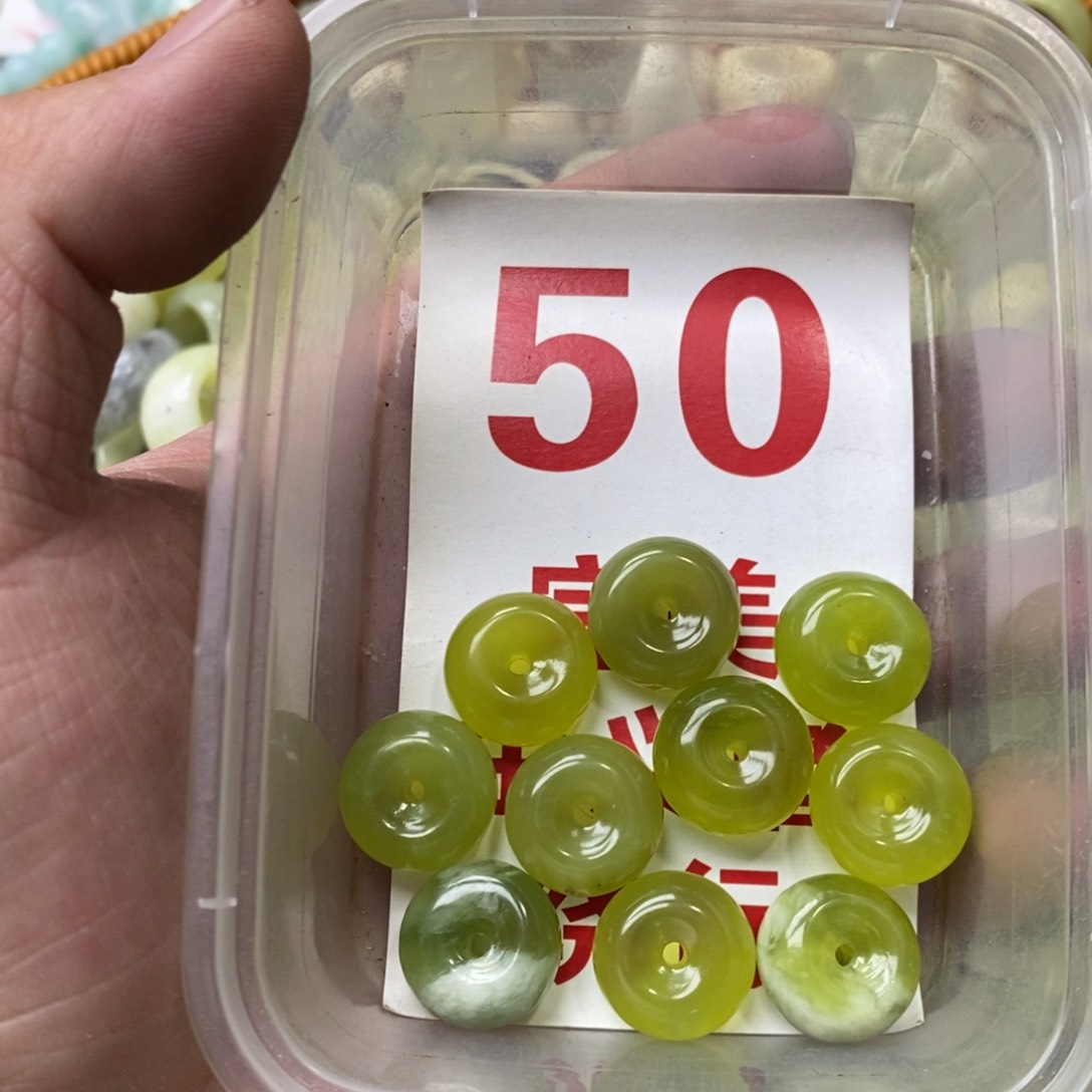 蛇纹石玉挂坠未镶嵌