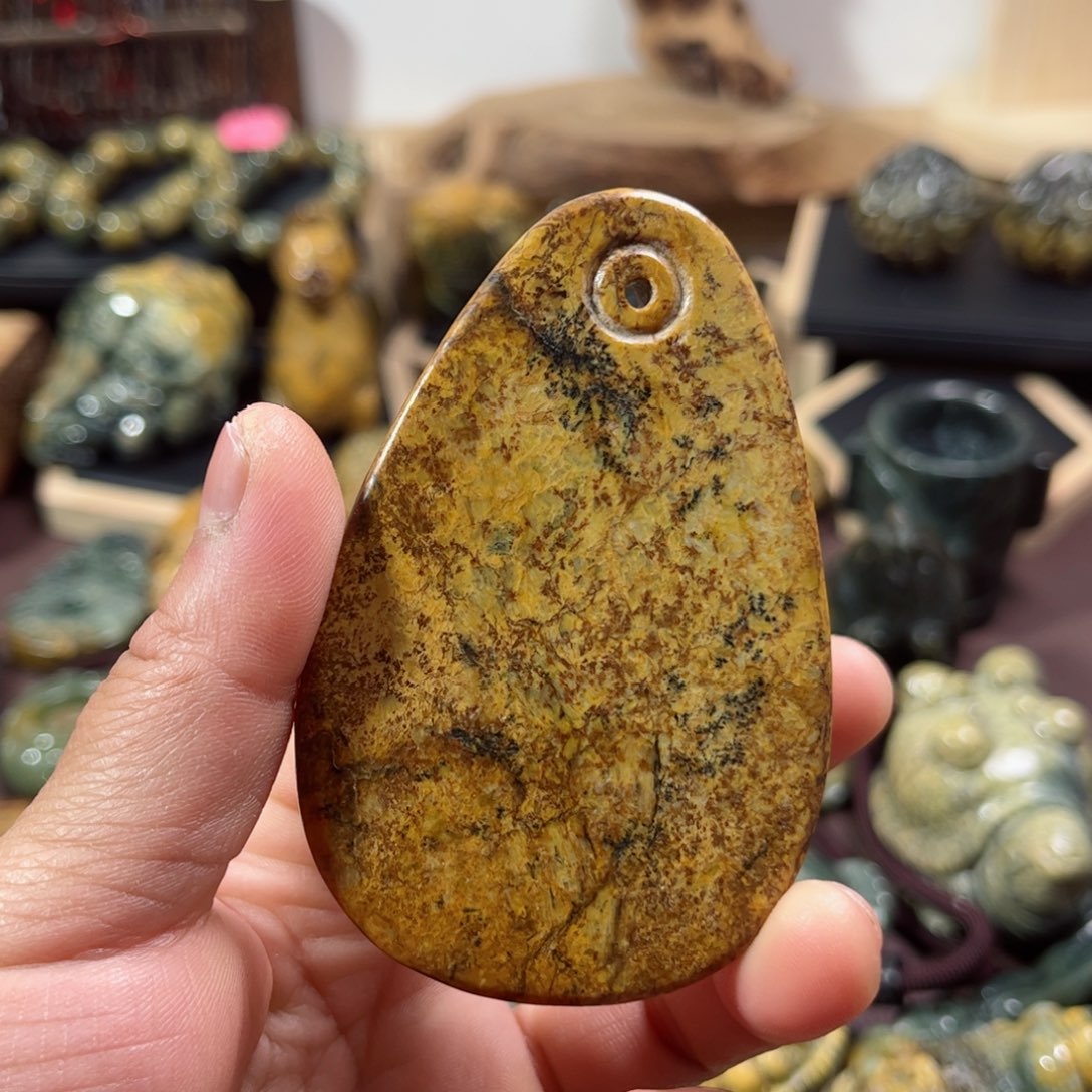 岫岩河磨玉（透闪石质玉）挂件未镶嵌