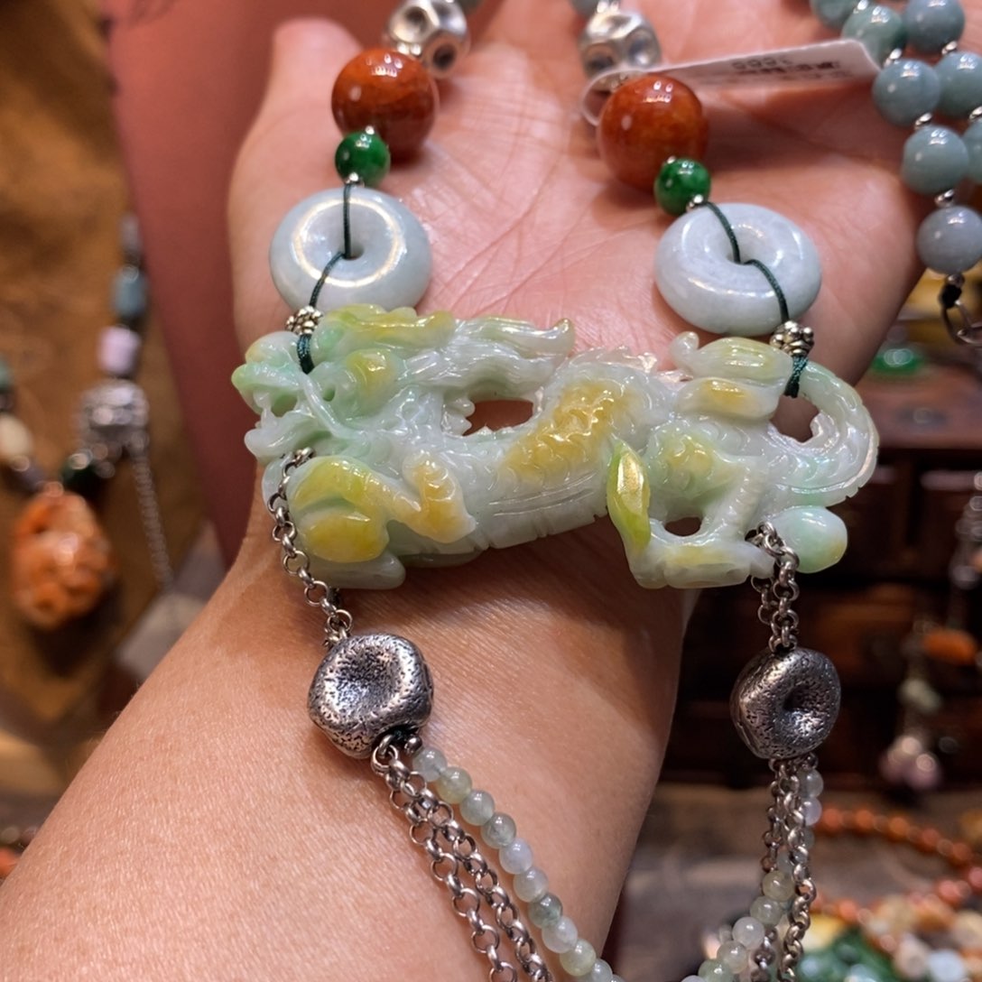 翡翠吊坠(赠链)未镶嵌