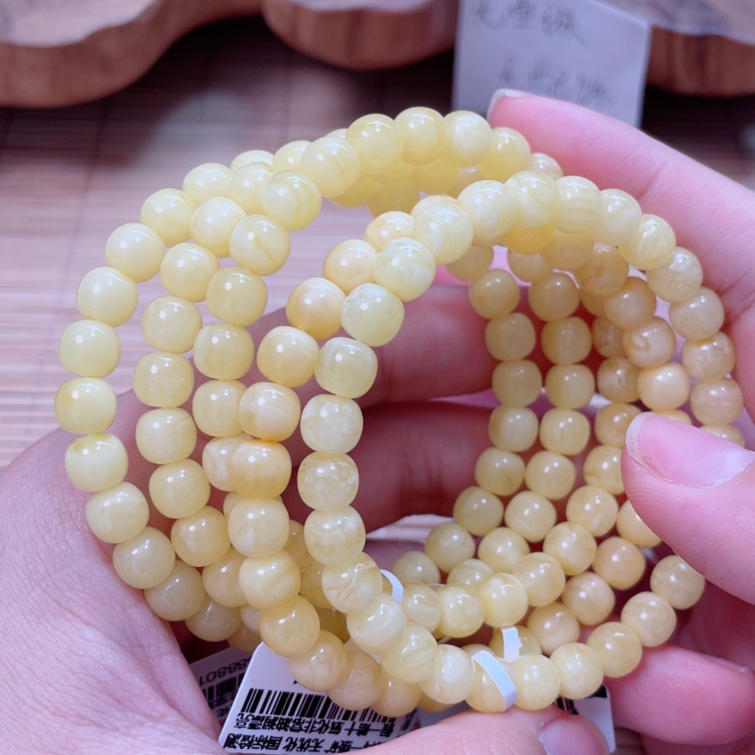 蜜蜡未镶嵌手串多样性发其中一个