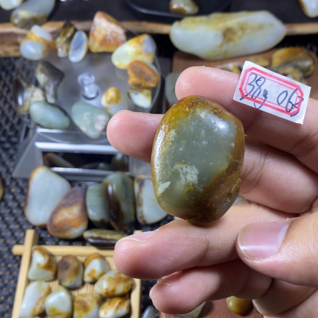 和田玉（糖玉）未镶嵌挂件