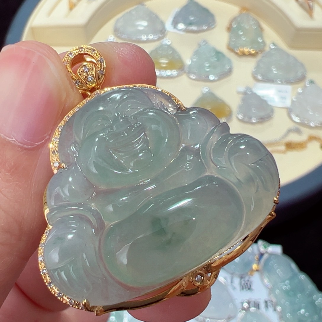 翡翠18K金镶嵌颈饰吊坠