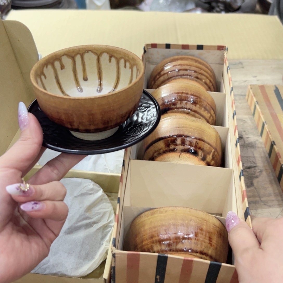 瓷片陶瓷和铝材料在一起