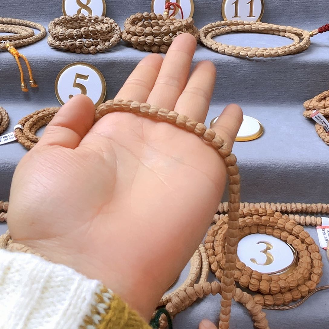 柏香籽/百香籽手串你****。