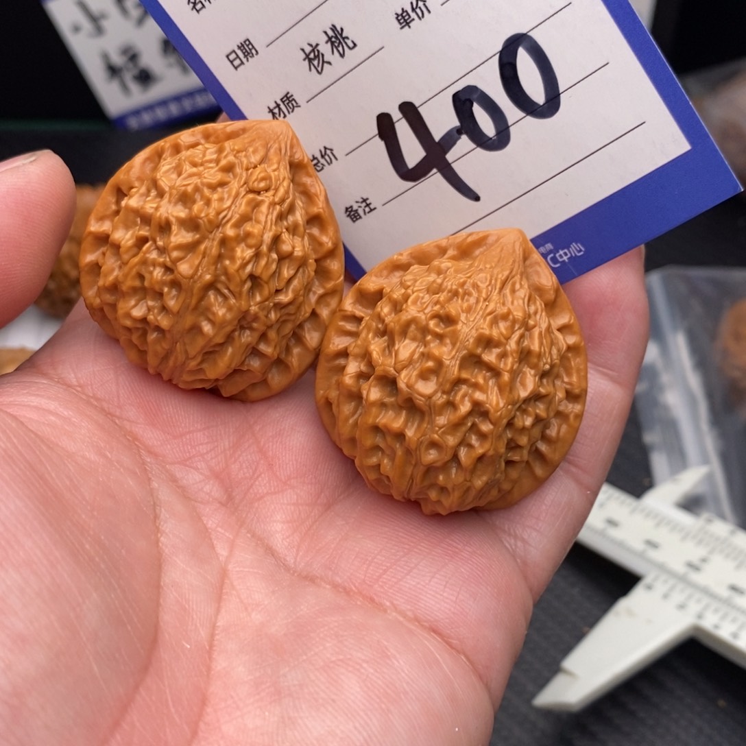 桃核把件金牛36mom