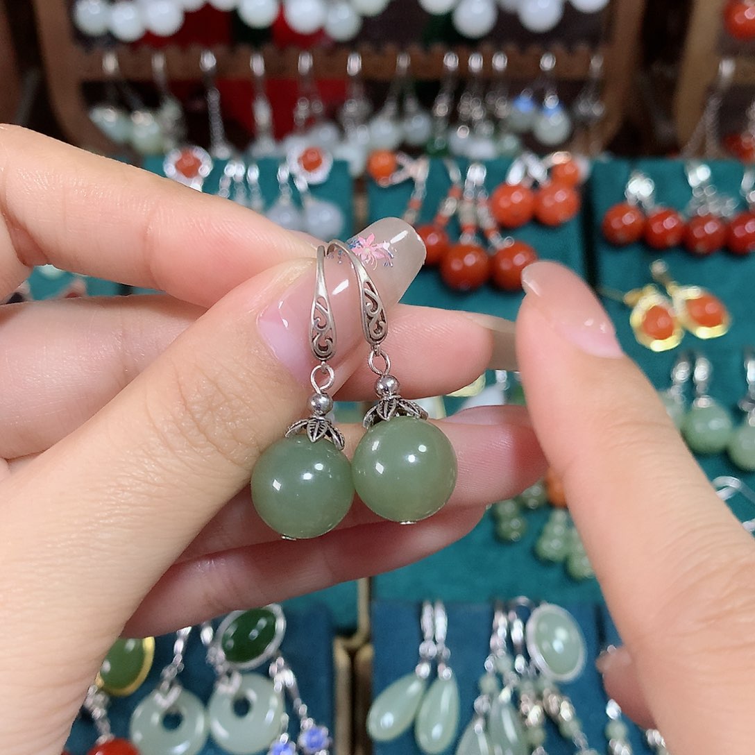 和田玉耳饰银S925镶嵌卡12左右