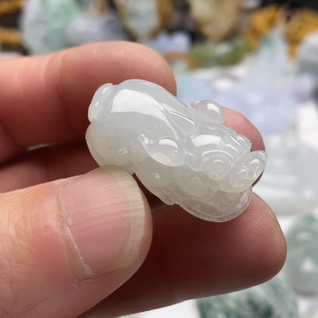 翡翠未镶嵌颈饰貔貅