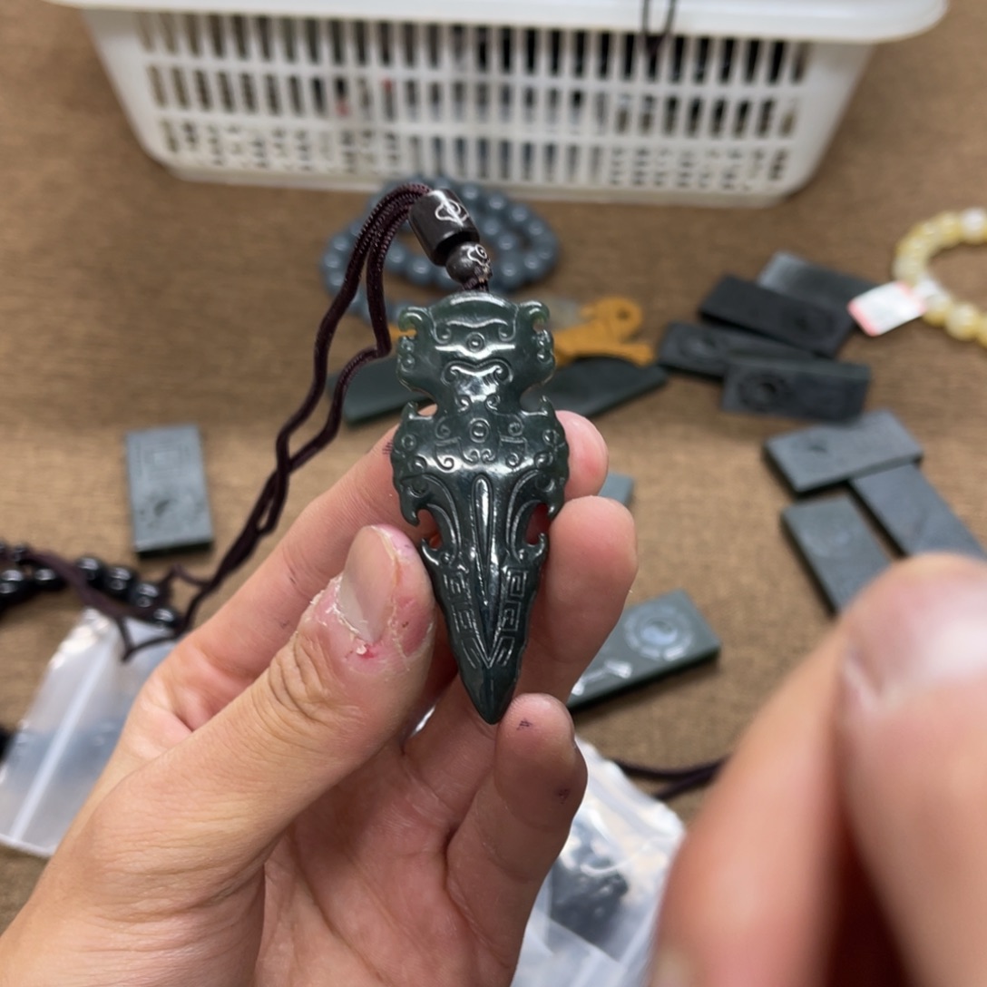 和田玉未镶嵌颈饰