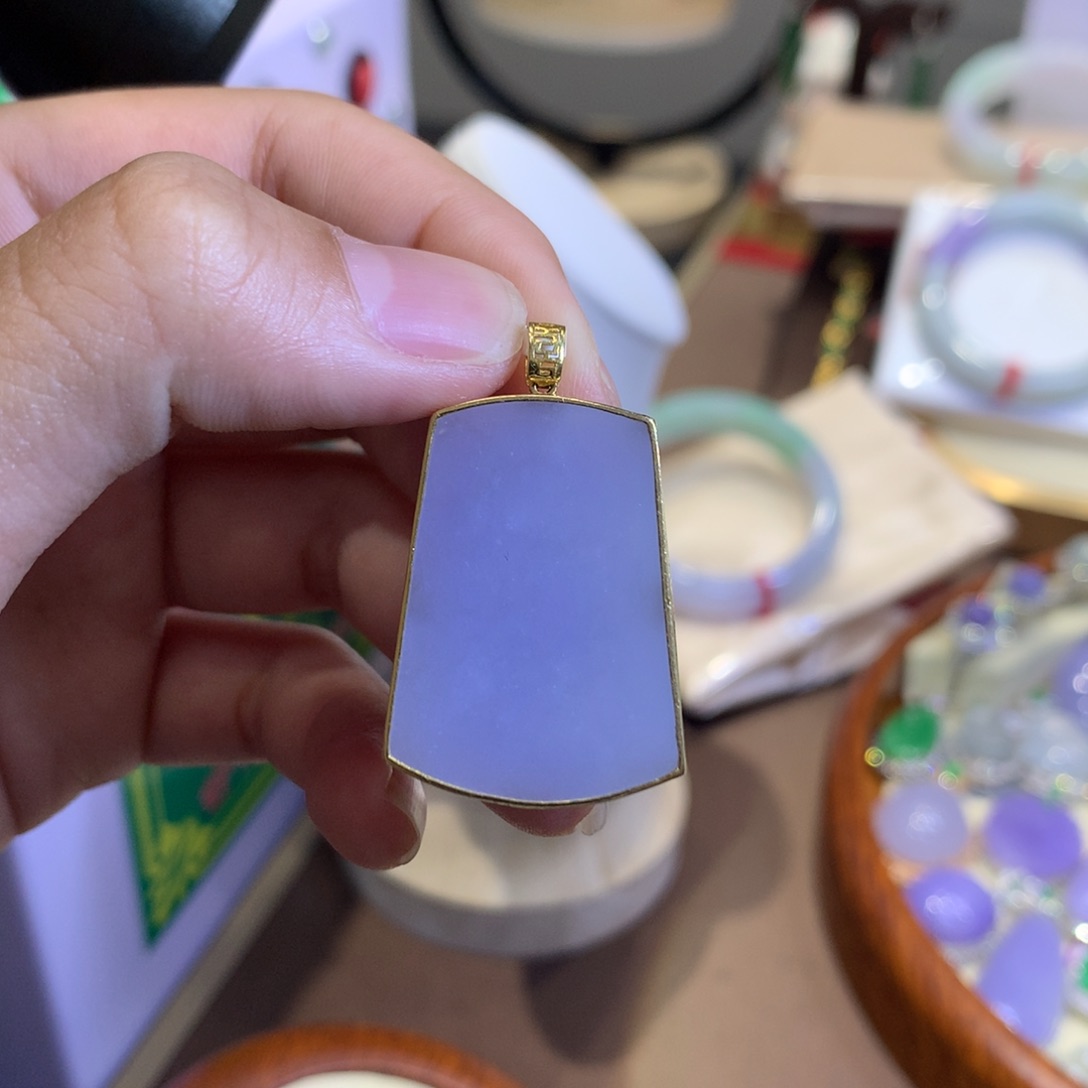 翡翠18K金镶嵌颈饰翡翠