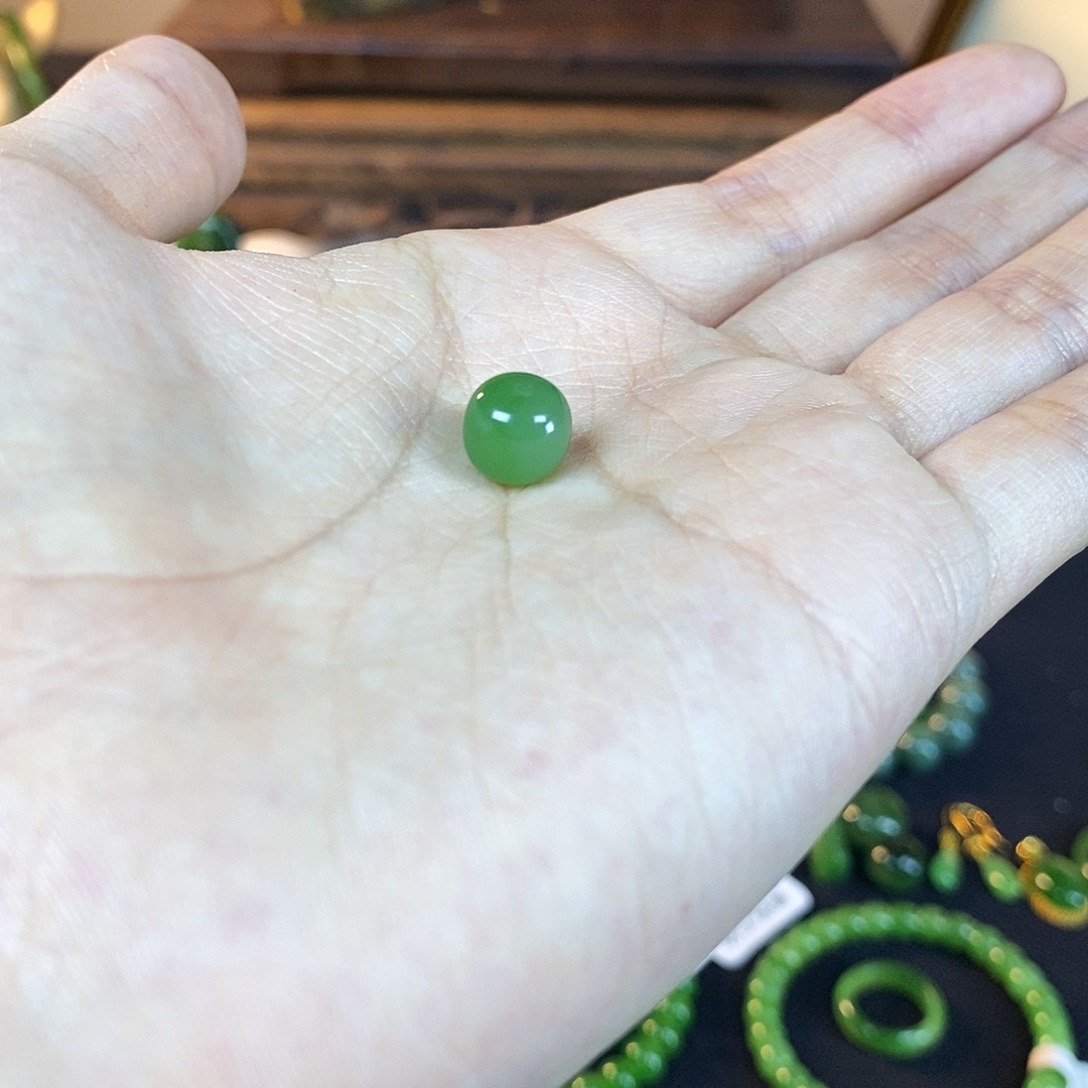 一***花和田玉未镶嵌颈饰