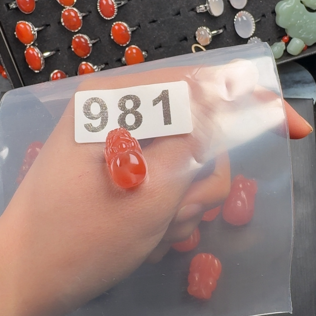 南红玛瑙未镶嵌珠宝奇石