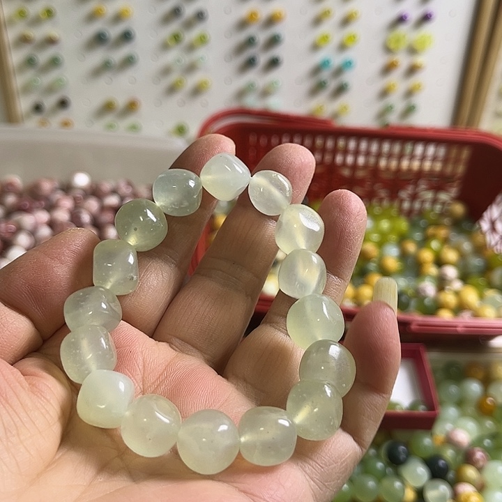 合金蛇纹石玉颈饰