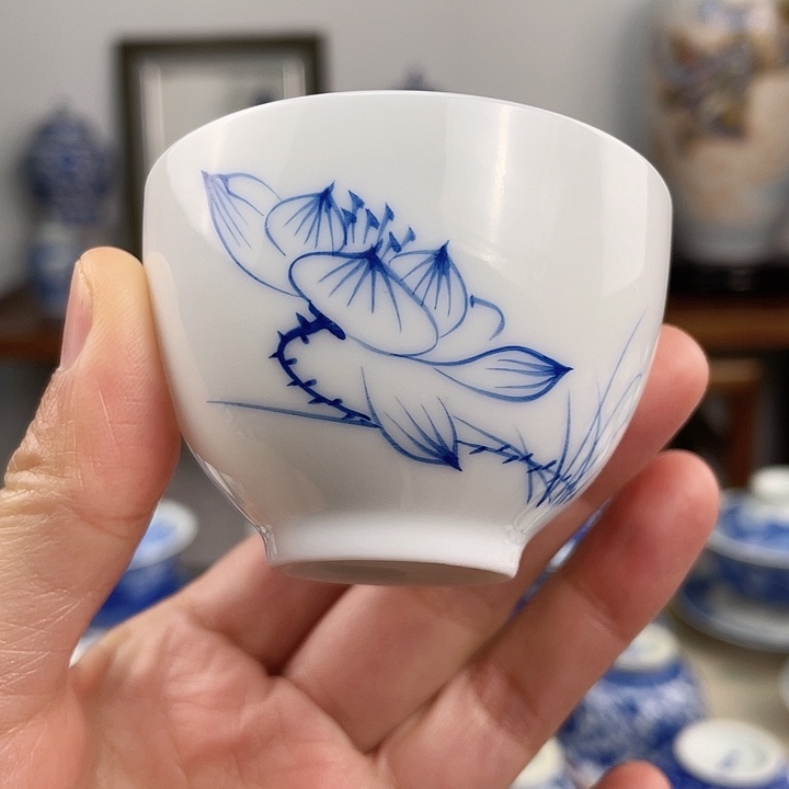 景德镇手绘荷花主人杯