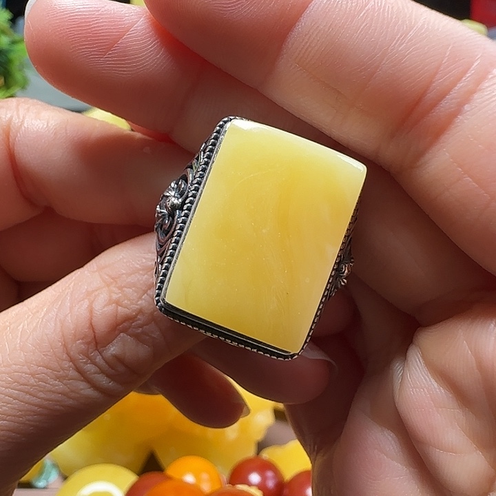 琥珀珠宝奇石未镶嵌