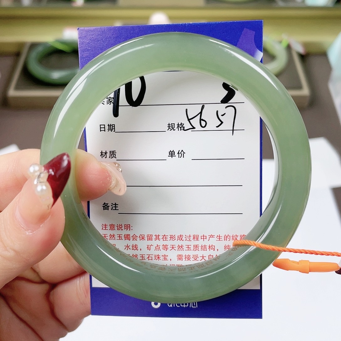 【闪购商品】和田玉手镯未镶嵌?***玥