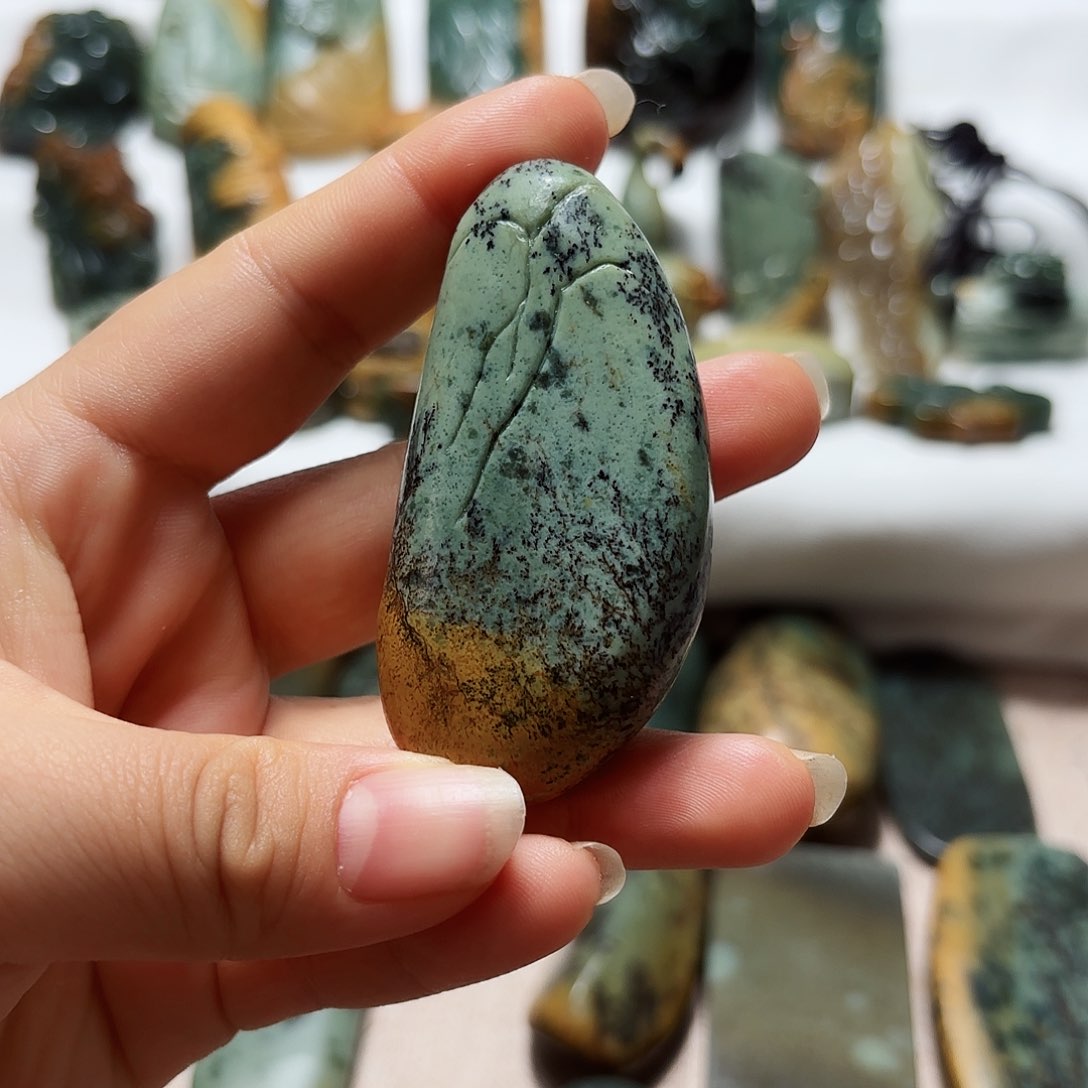 岫岩河磨玉（透闪石质玉）挂件未镶嵌