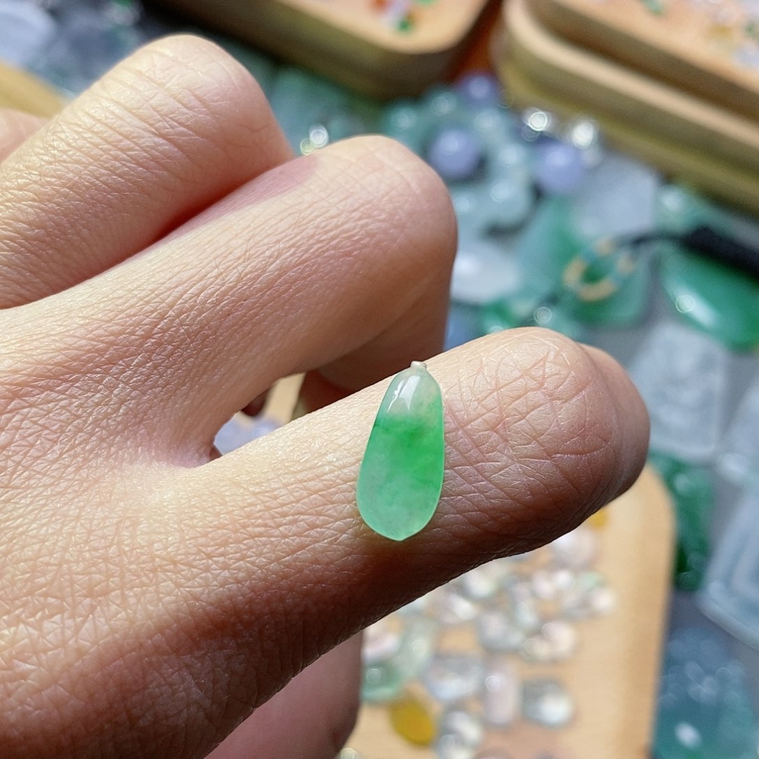 翡翠颈饰未镶嵌H****?翡翠