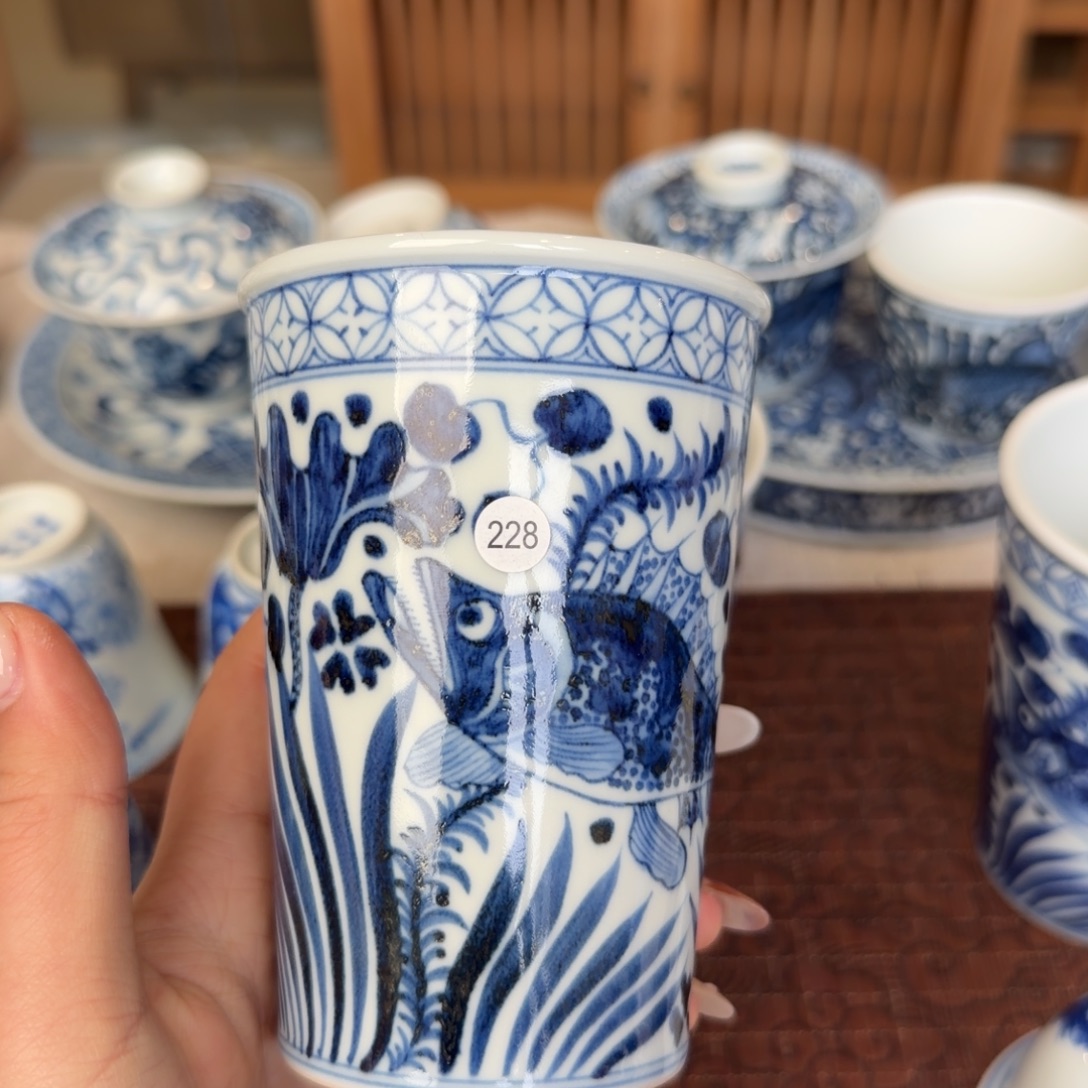 喜***b瓷片青花釉料为金色的瓷器