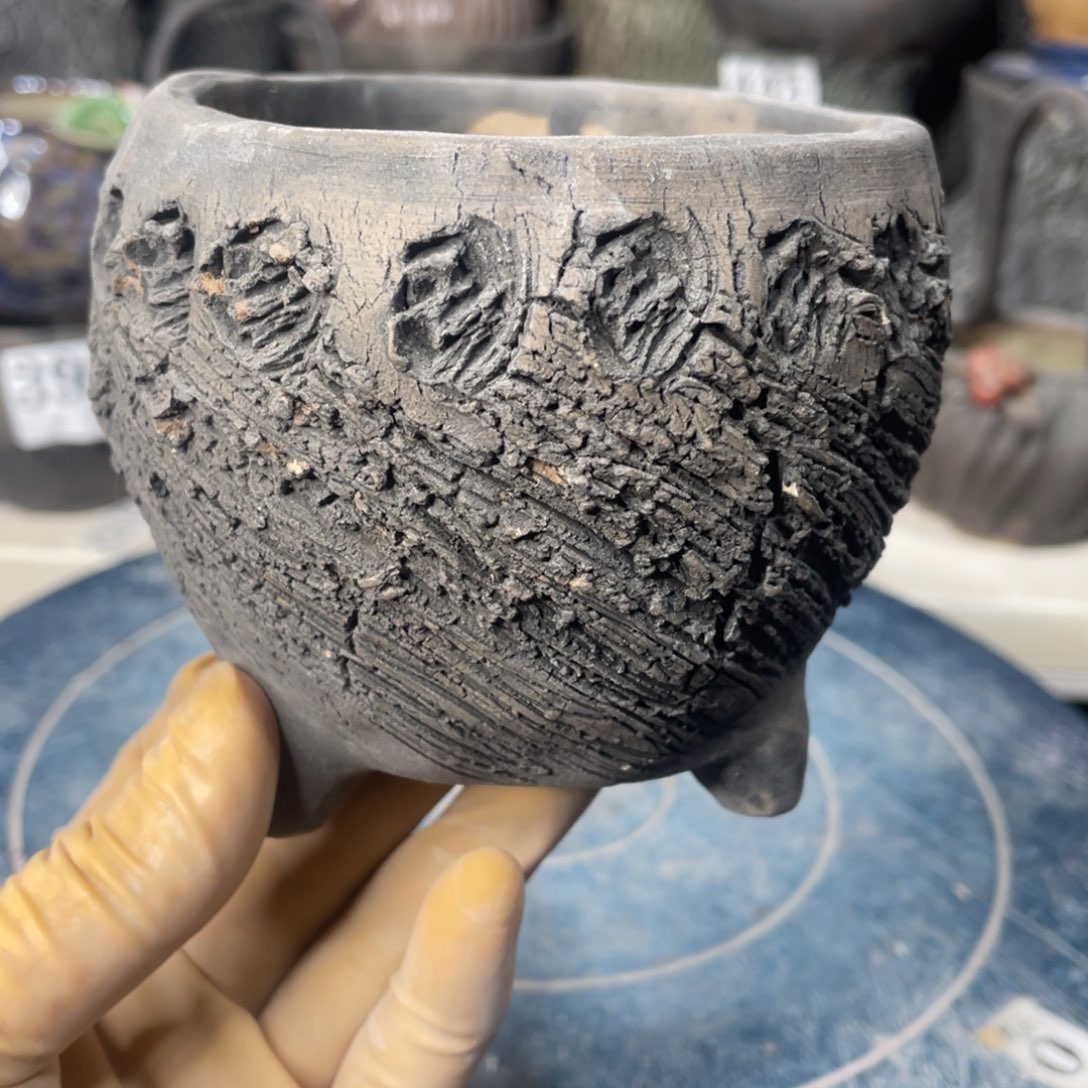 红陶微瑕的脸上有一丝