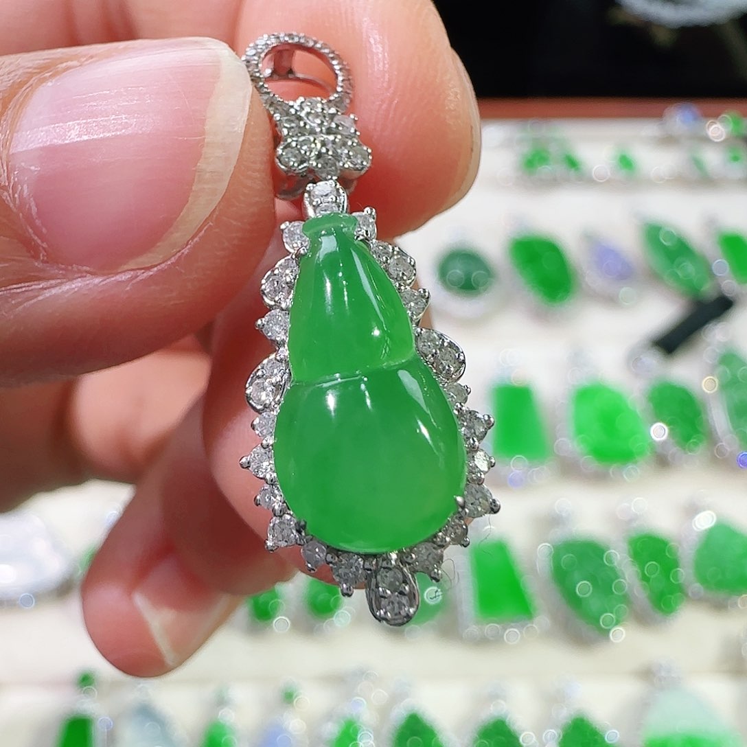 翡翠吊坠(不含链)18K金镶嵌