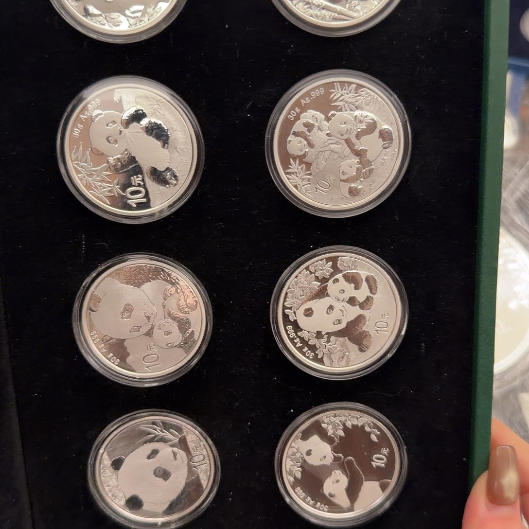 纯银2017-2026熊猫大全套带证书盒子