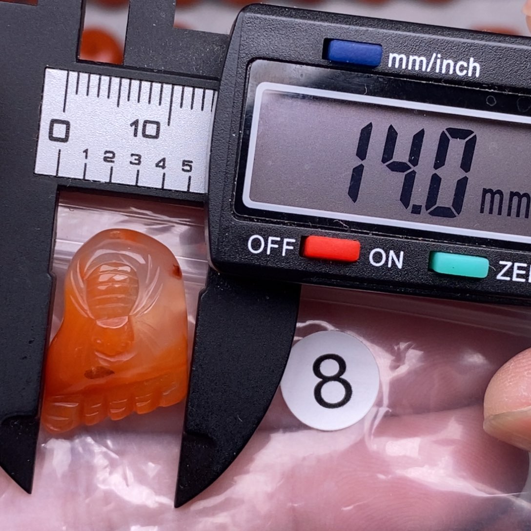 南红玛瑙未镶嵌配饰有瑕疵