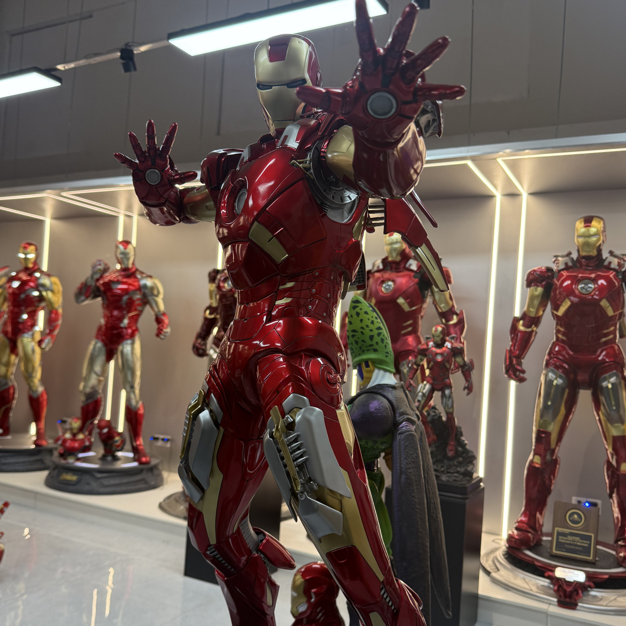 漫威系列1/2mk7代全身21处发光点位潮流落地可发光高版本