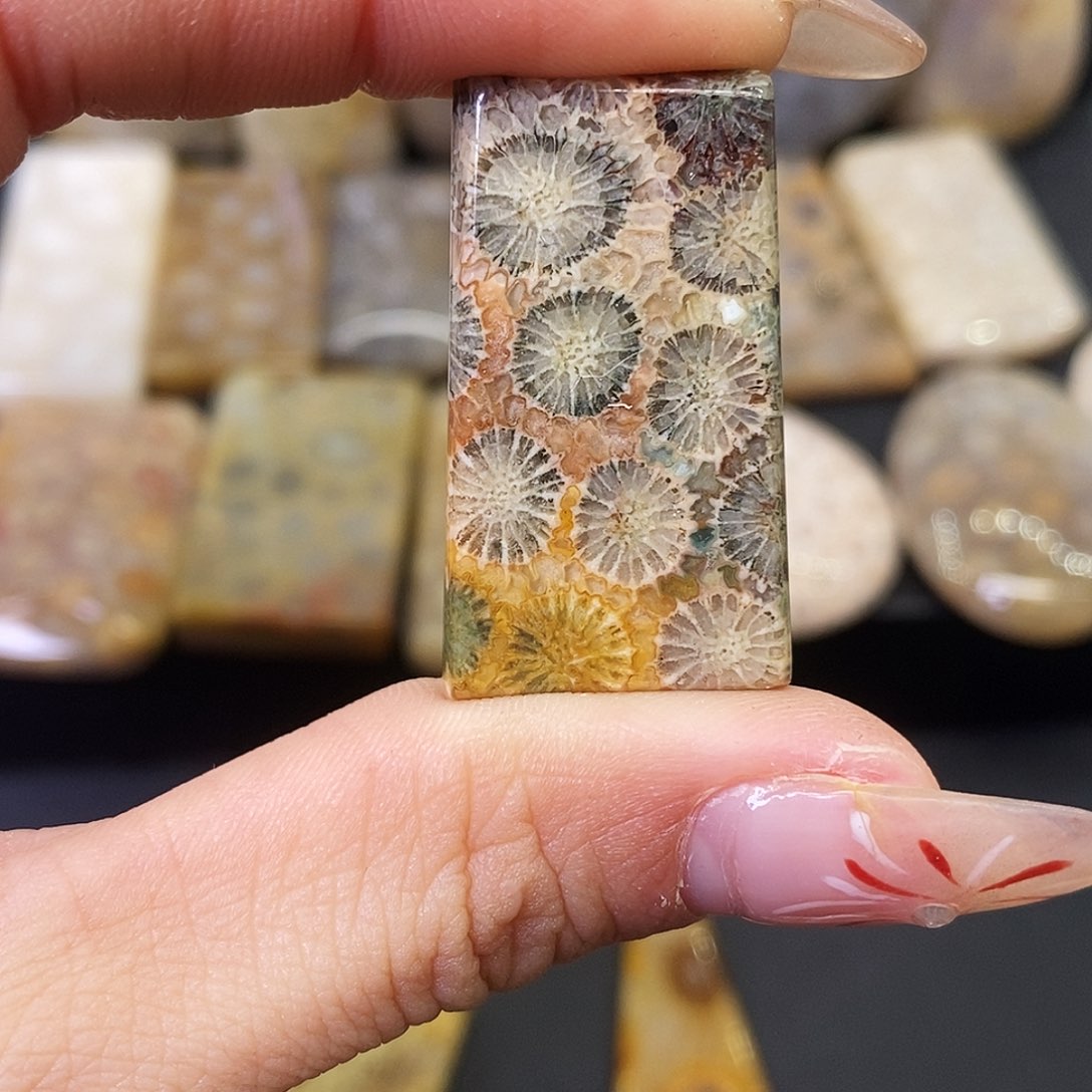 硅化玉颈饰合金青***花