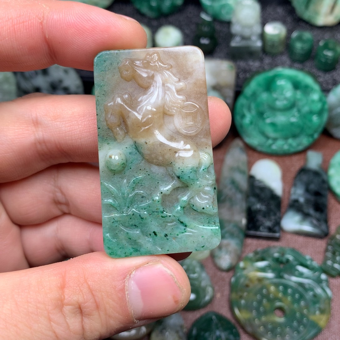 独山玉未镶嵌颈饰