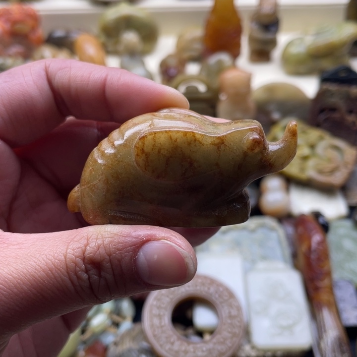 蛇纹石玉颈饰未镶嵌