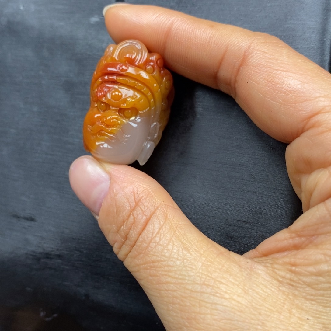 石英质玉（黄龙玉）颈饰未镶嵌