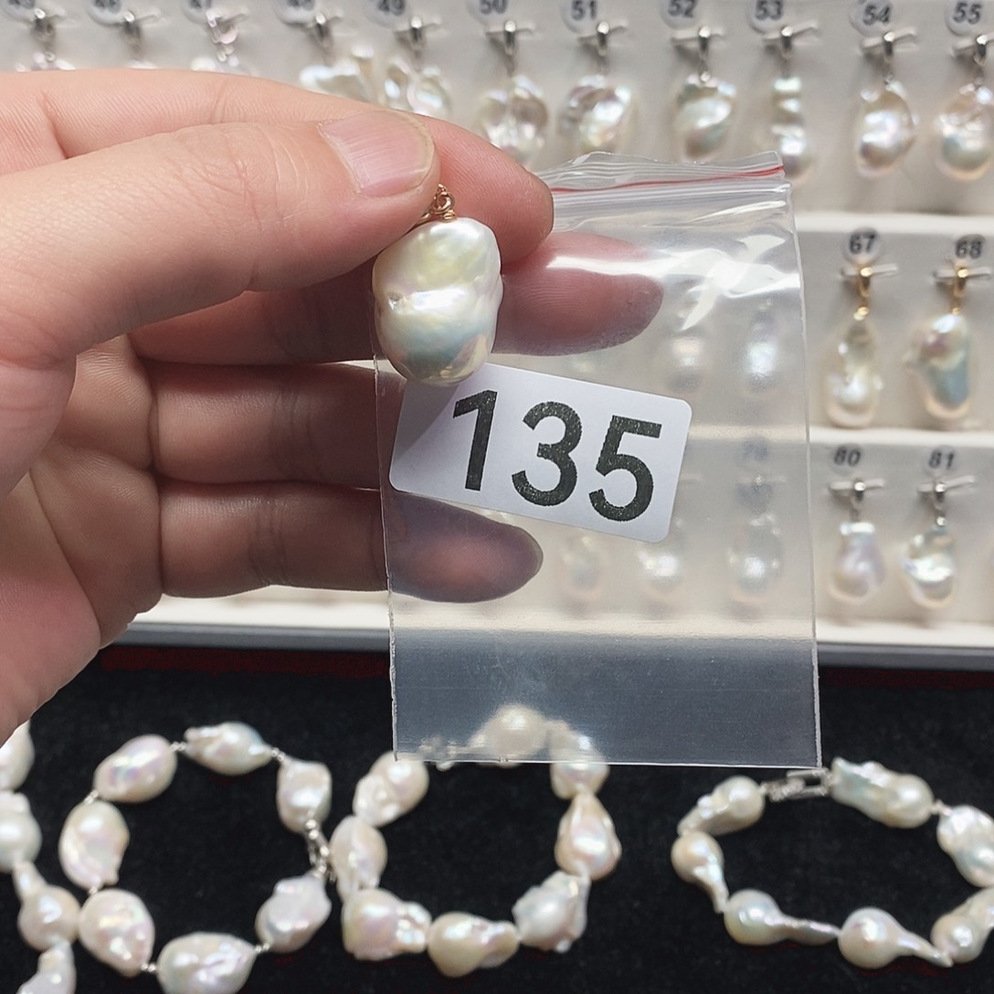 淡水珍珠吊坠(赠链)未镶嵌