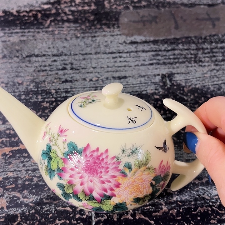 陶景德镇瓷器博物陈列中心主任