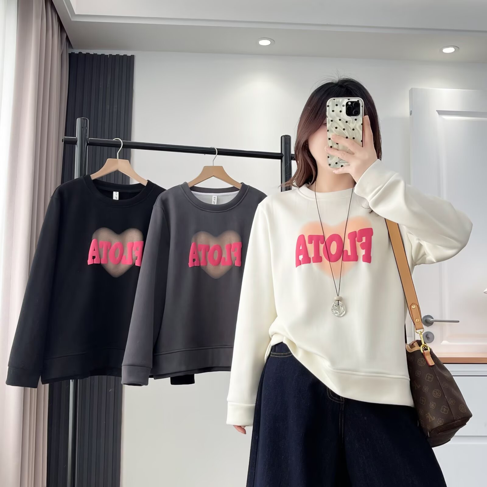 CC大码冬季新款微胖INS风爱心字母印花长袖卫衣加绒加厚圆领卫衣