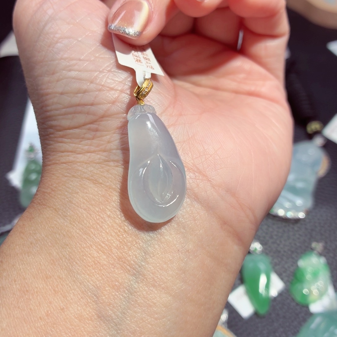 颈饰18K金镶嵌翡翠兰花