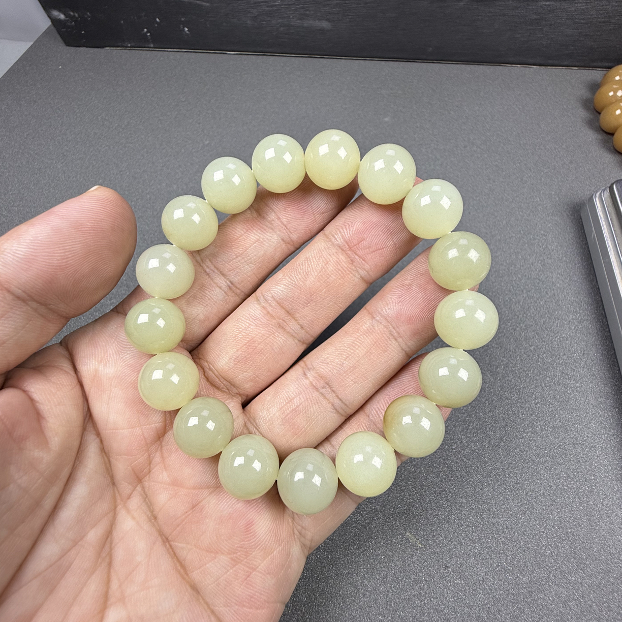 新疆和田玉手串 青白卡12福利