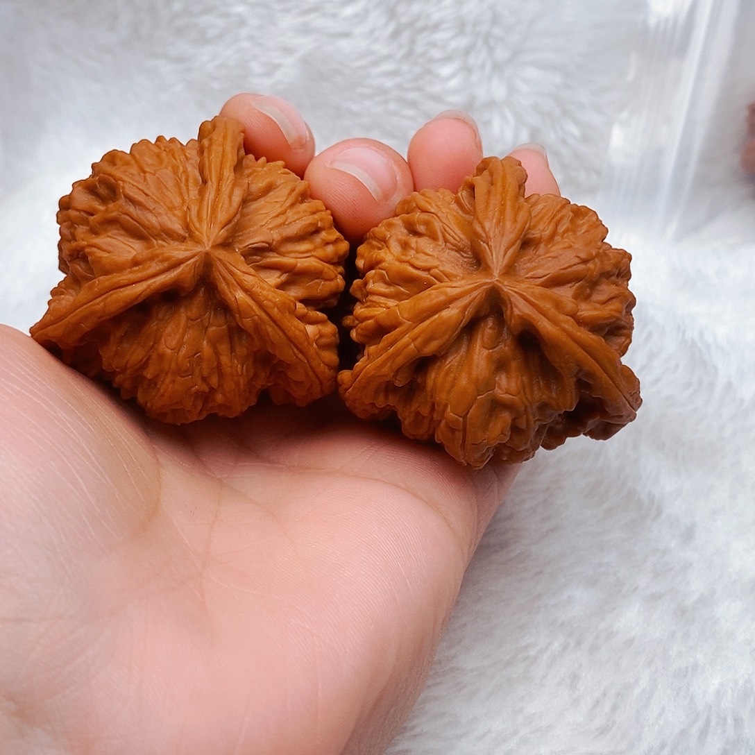 堵***界文玩核桃吊坠三棱