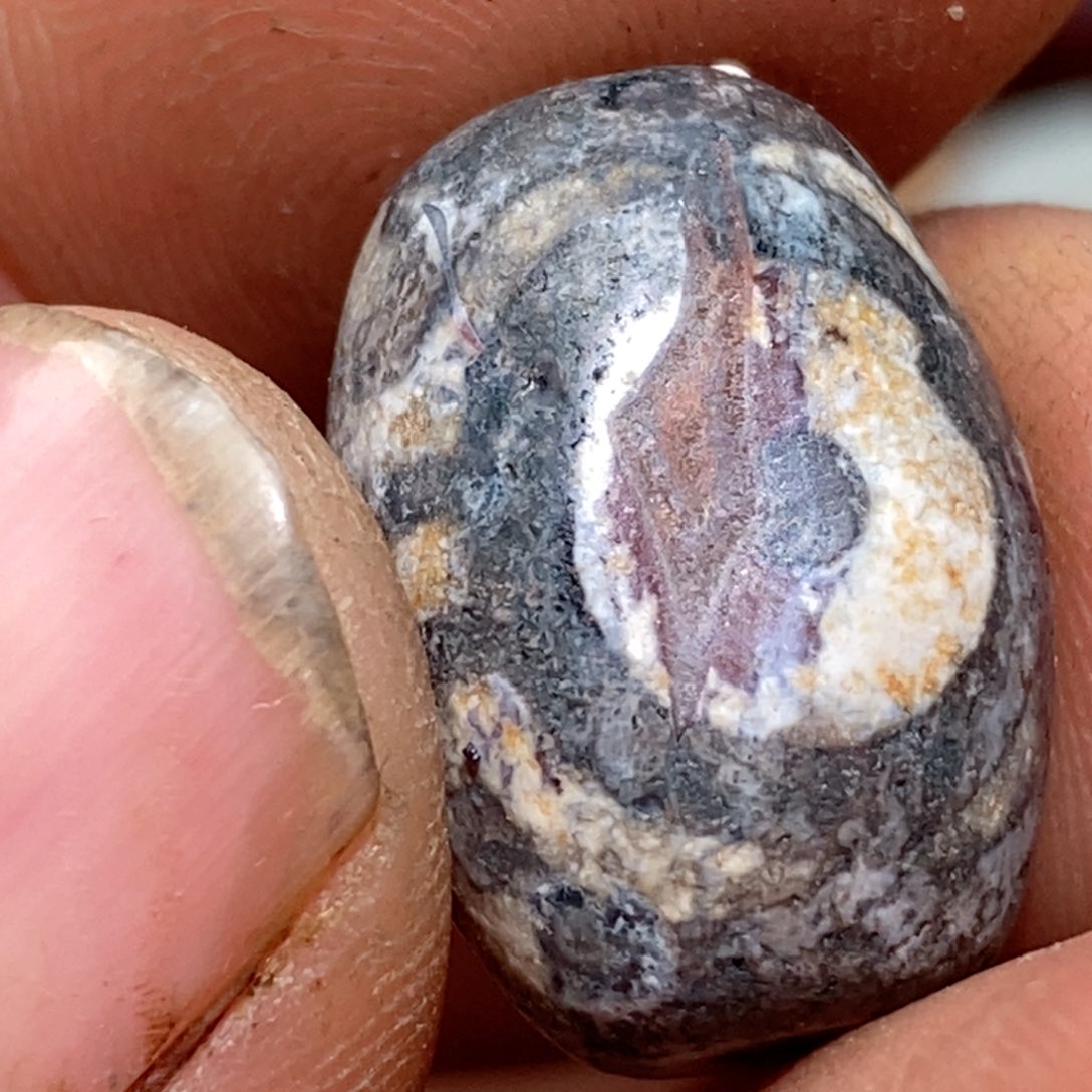 DIY琉璃珠子的颜色是蓝色的