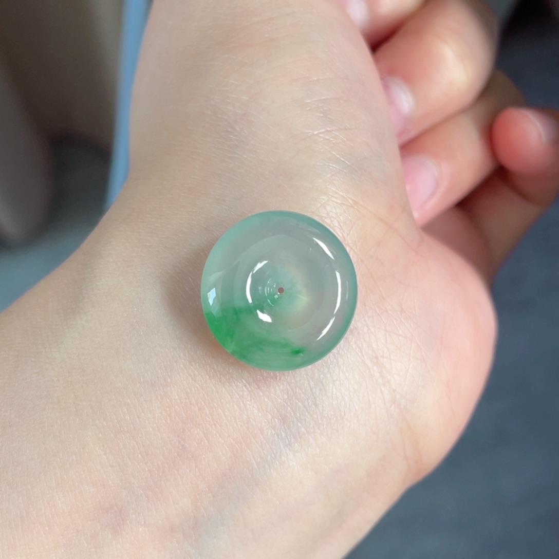 翡翠颈饰未镶嵌扣子