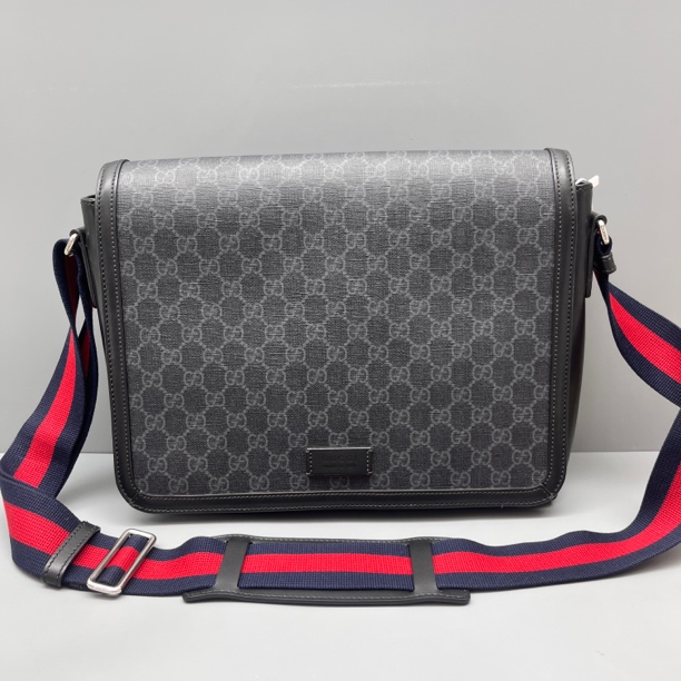 95新 GUCCI/古驰 黑花拼皮休闲邮差包 尺寸33*27 SV18295