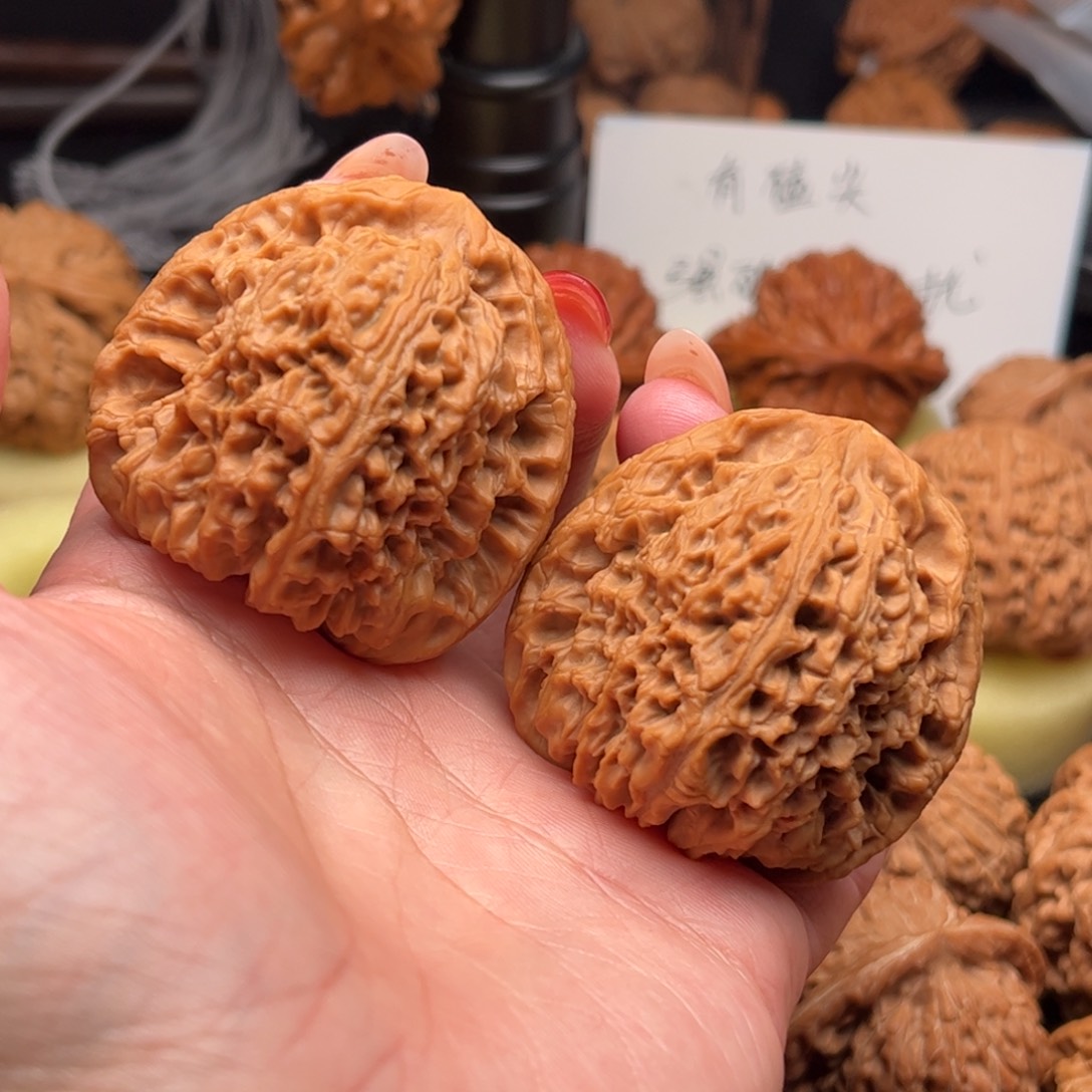 耳***锐核桃把件南疆石45