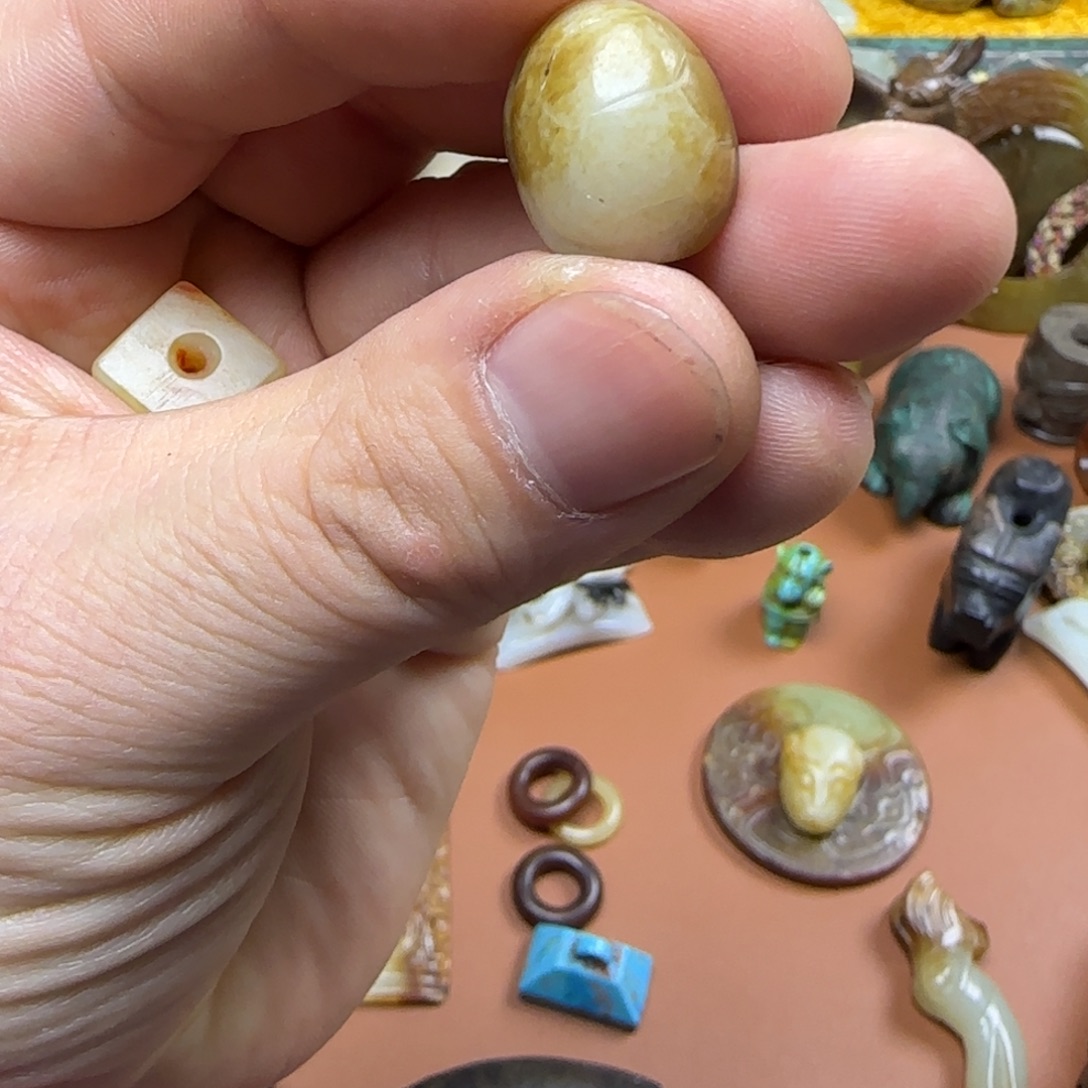 小***侠和田玉未镶嵌摆件