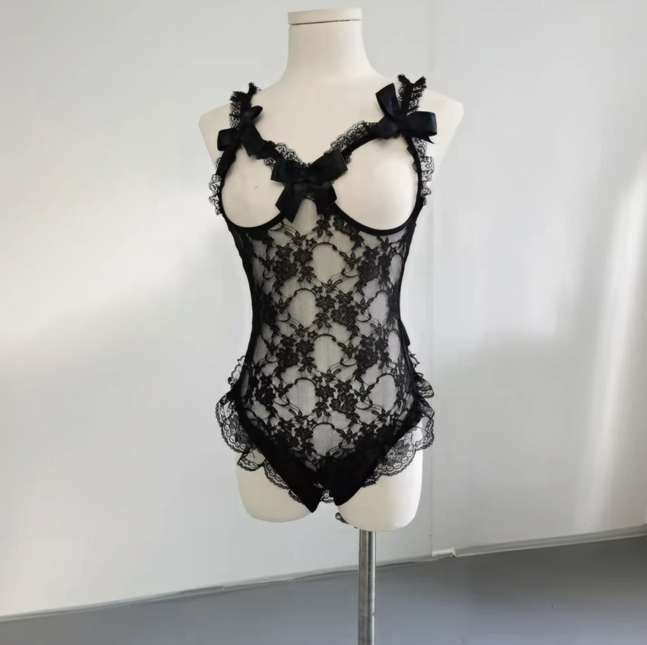 网红性感辣妹火辣可爱蕾丝睡裙镂空白色纯欲风学生甜妹女生睡衣