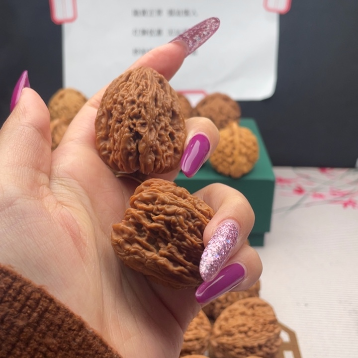 '***六吊坠文玩核桃南疆