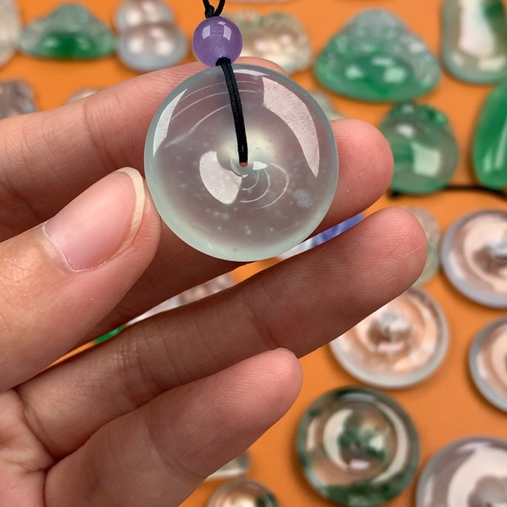 翡翠挂件未镶嵌….