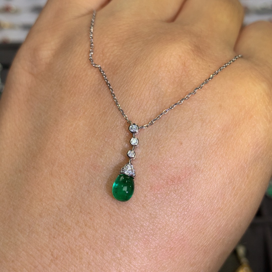 祖母绿吊坠18K金镶嵌